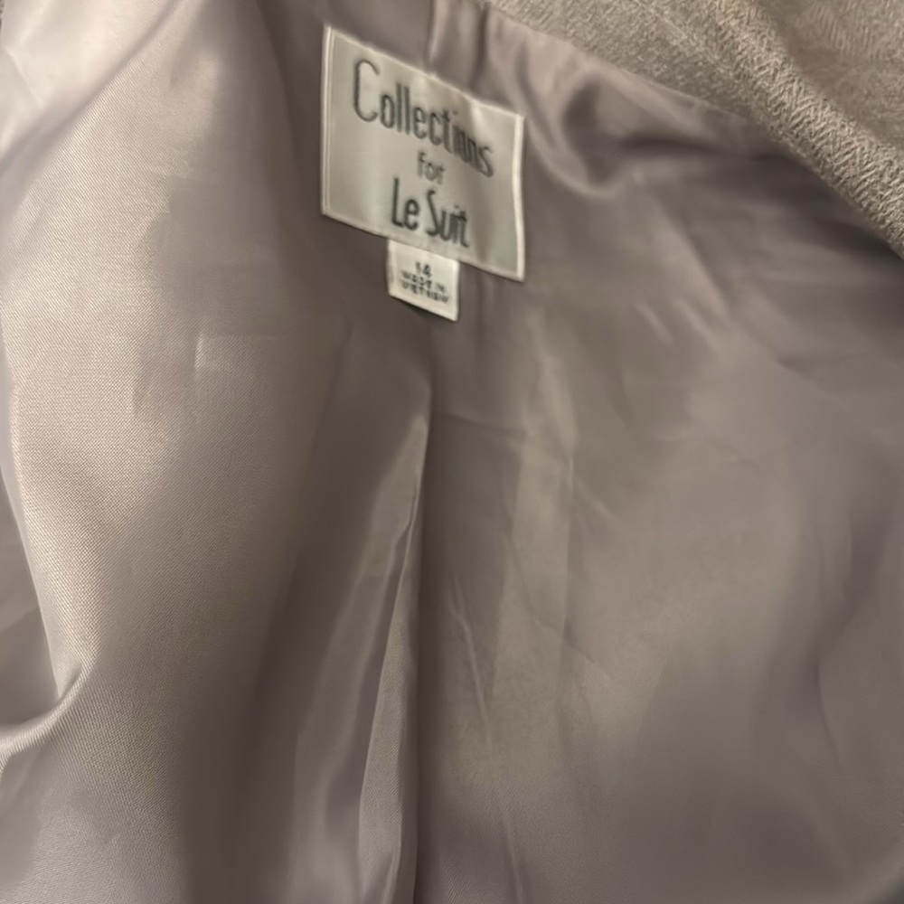 Skirt suit - Picture 9 of 9